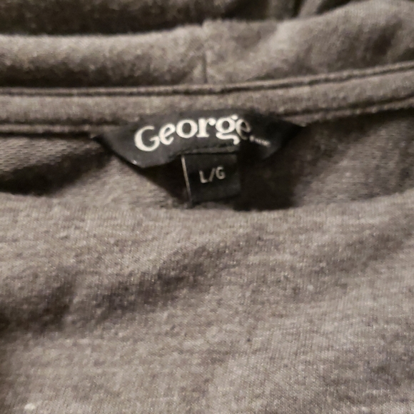 5/$20🕸 cowl neck pocket shirt - Picture 2 of 5